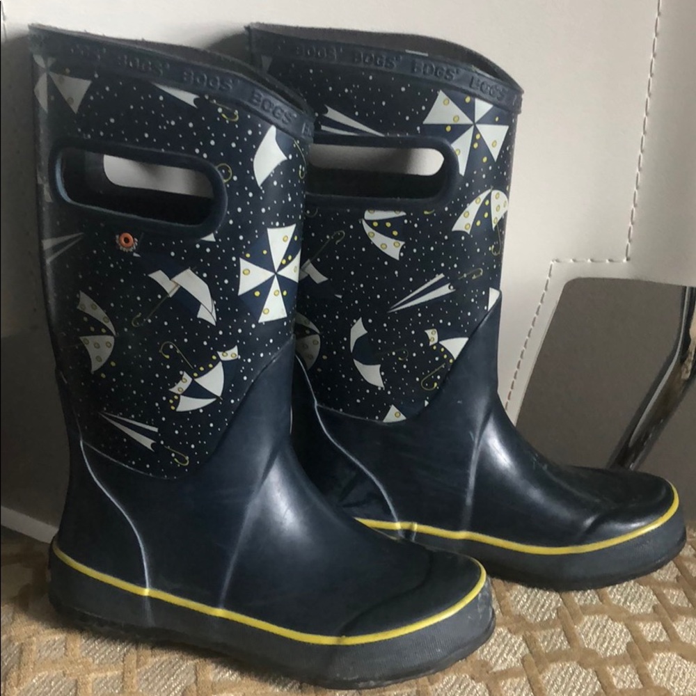 BOGS Rain boots. Cute and comfy. Nice interior!!